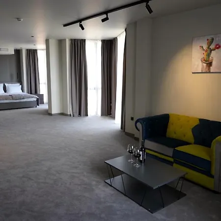 валор Hotel Montana